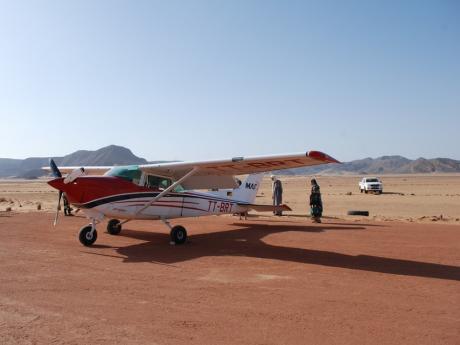 C182 aircraft in Bardai
